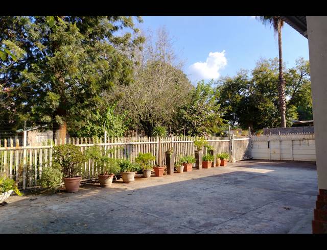 3 BEDROOM FREEHOLD FOR SALE IN OOS EINDE